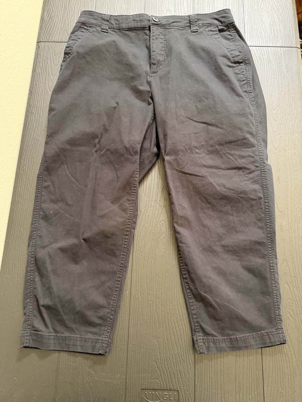 Old Navy Straight-Leg Pants in Black